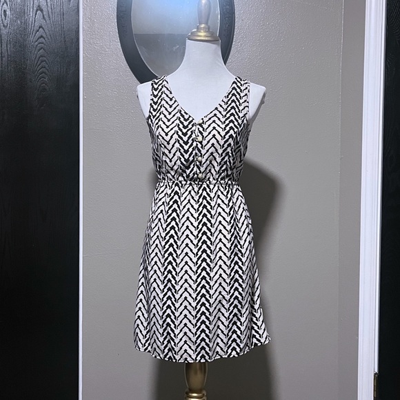 Abstract chevron summer dress - Picture 1 of 6